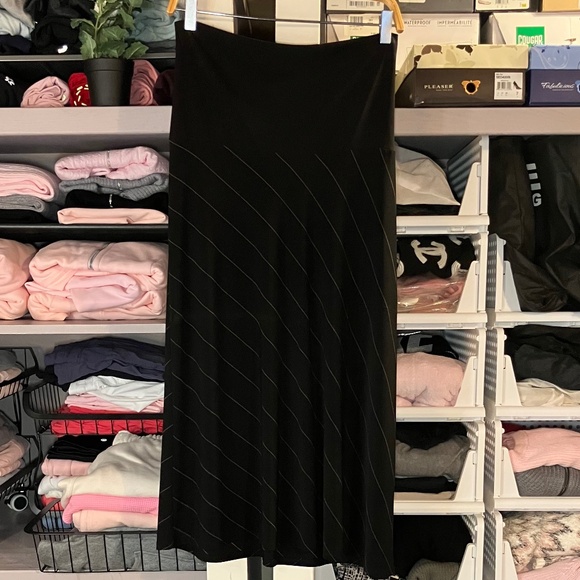 Thyme Maternity Black Skirt/Dress With Tan Pin Stripes - Picture 2 of 4